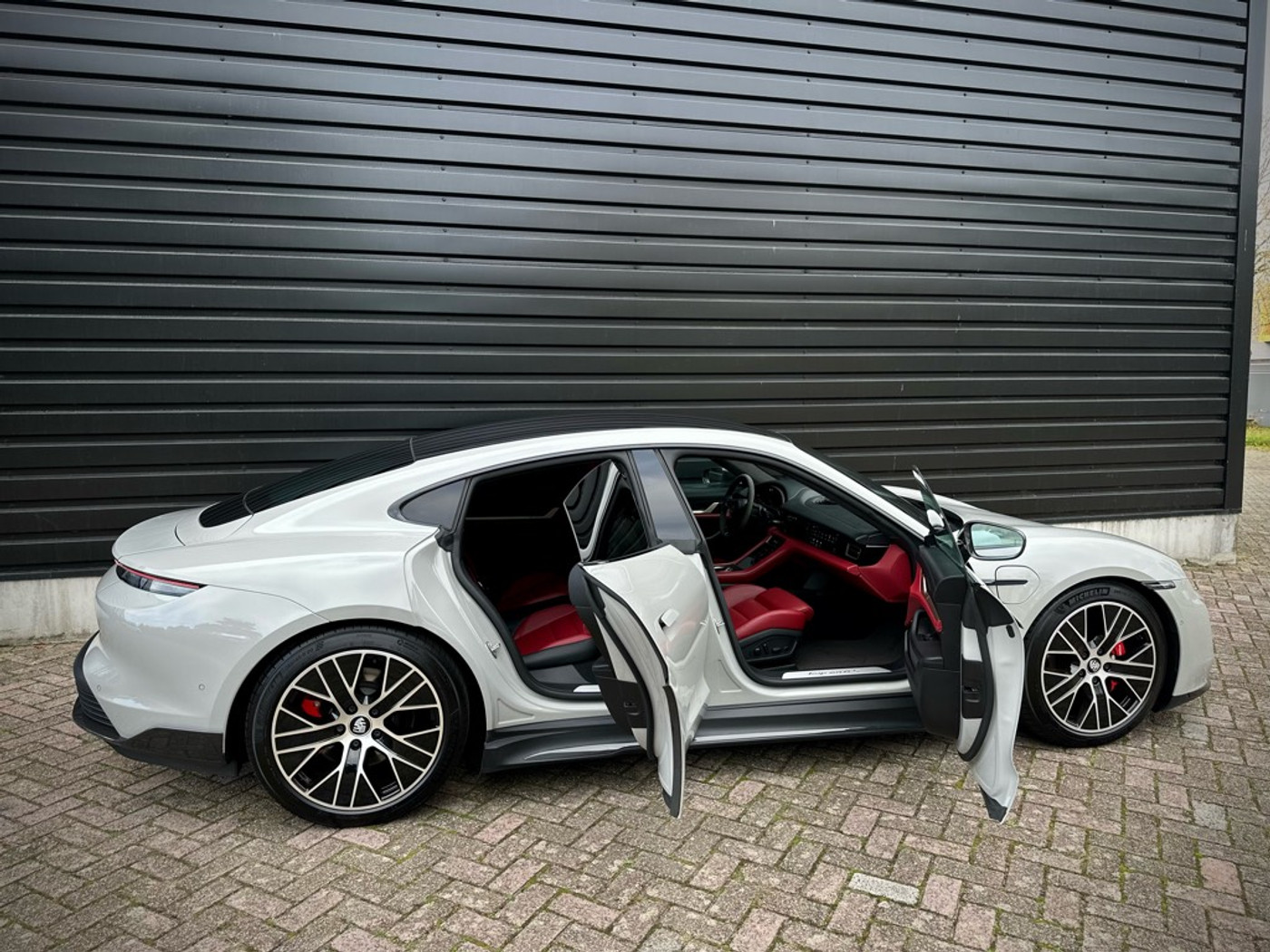 Foto van Porsche Taycan 4s
