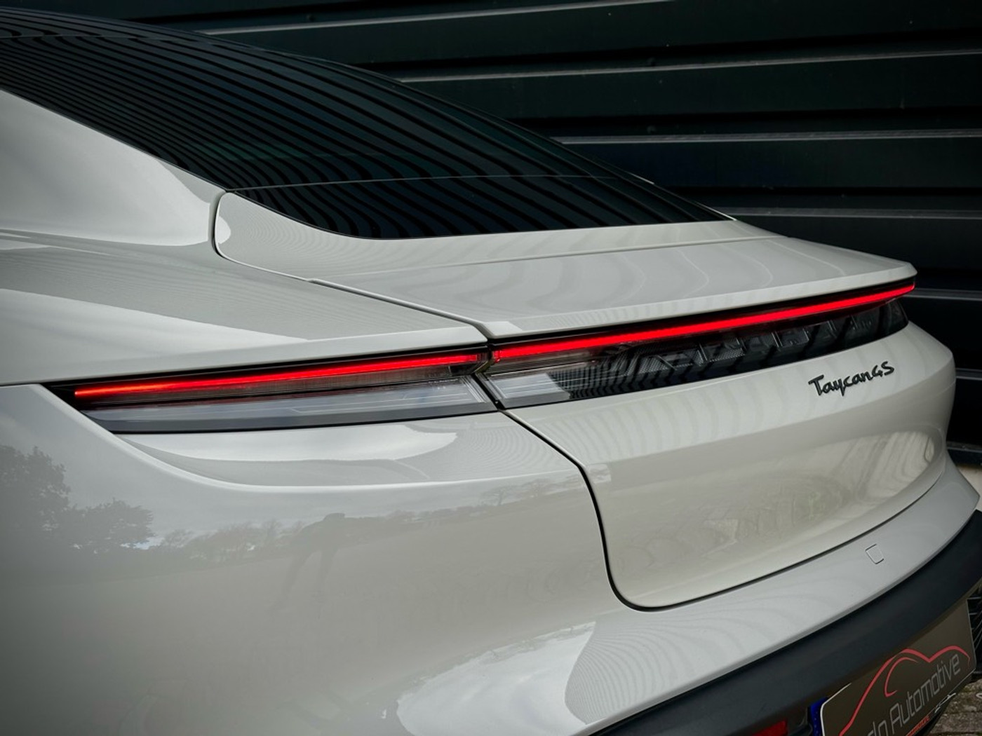 Foto van Porsche Taycan 4s