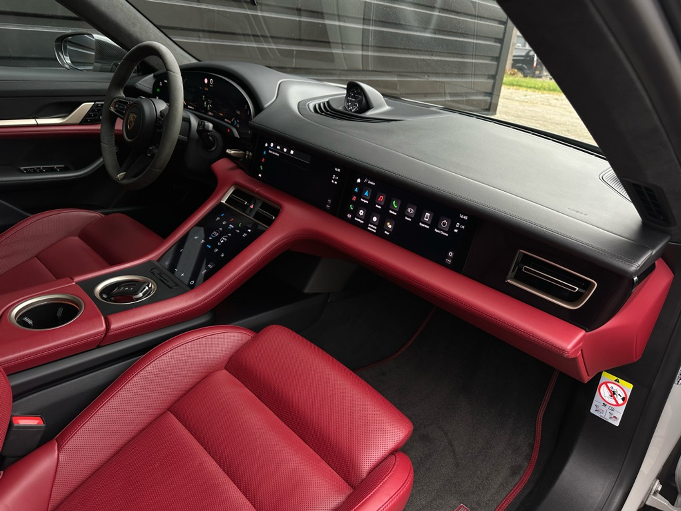 Foto van Porsche Taycan 4s