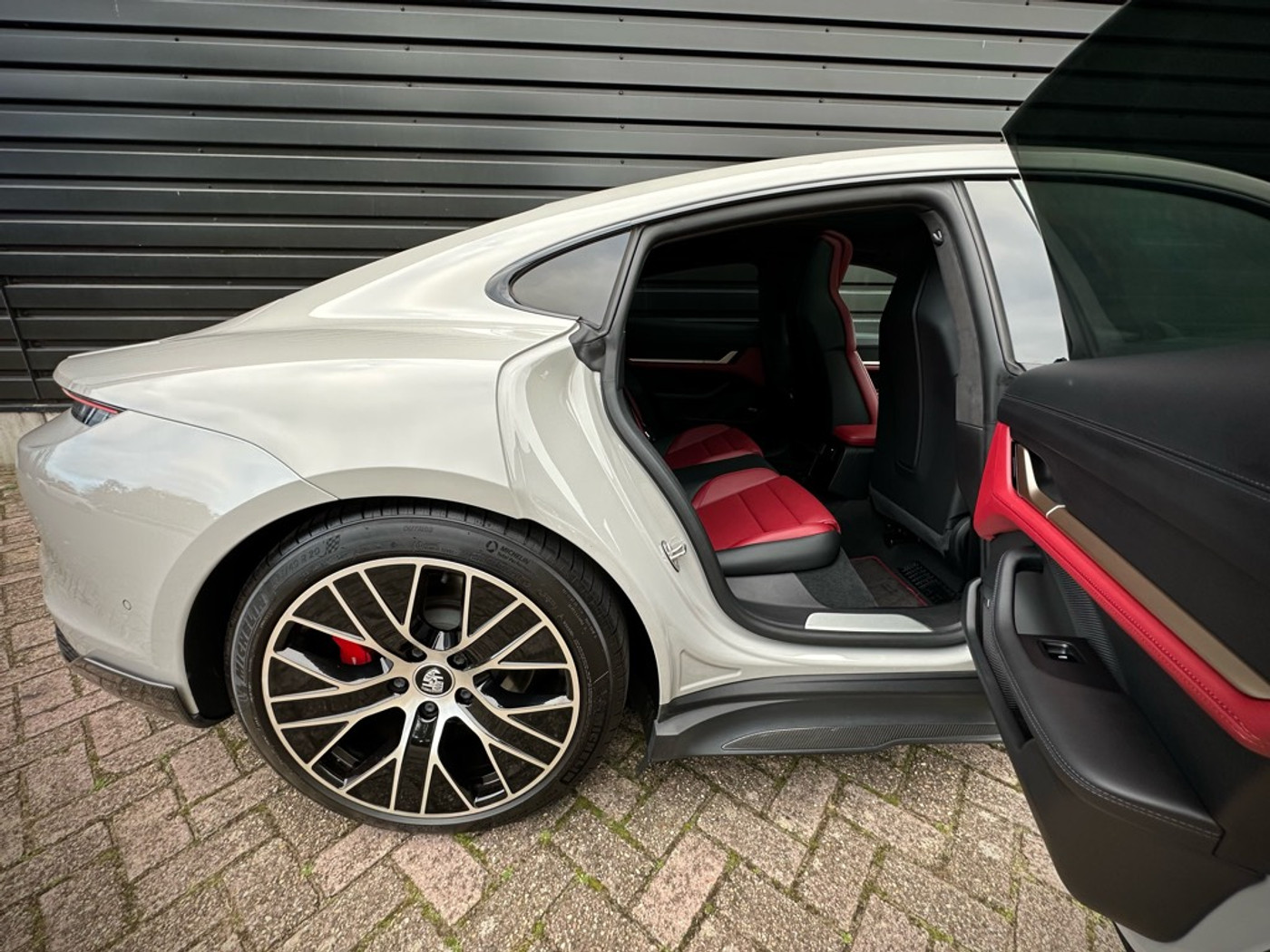 Foto van Porsche Taycan 4s