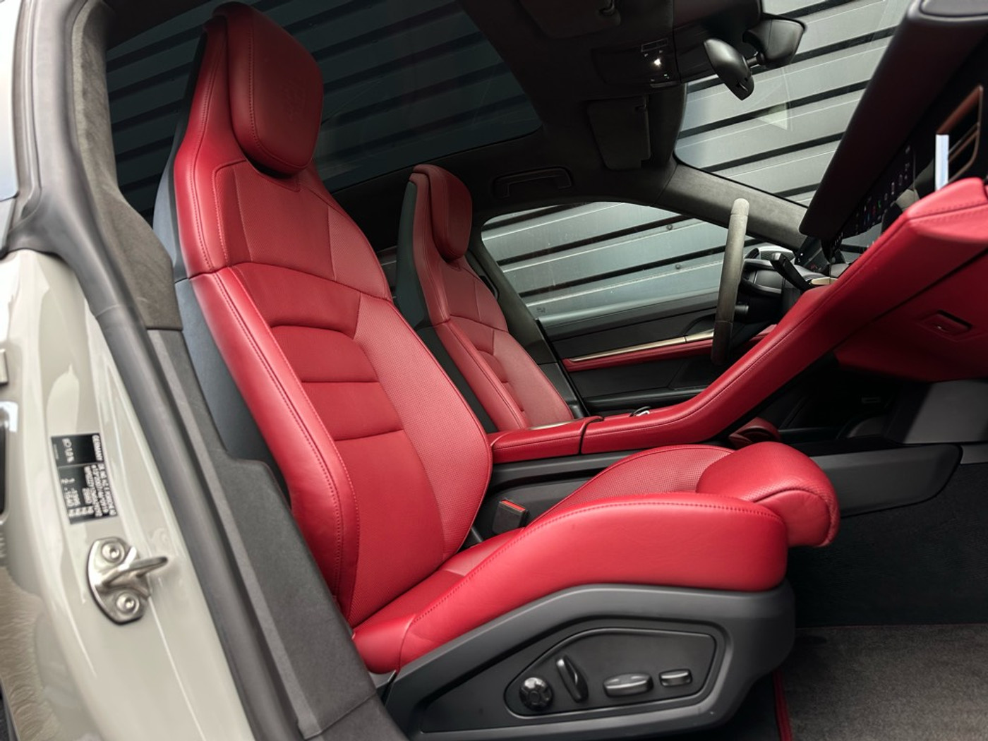 Foto van Porsche Taycan 4s
