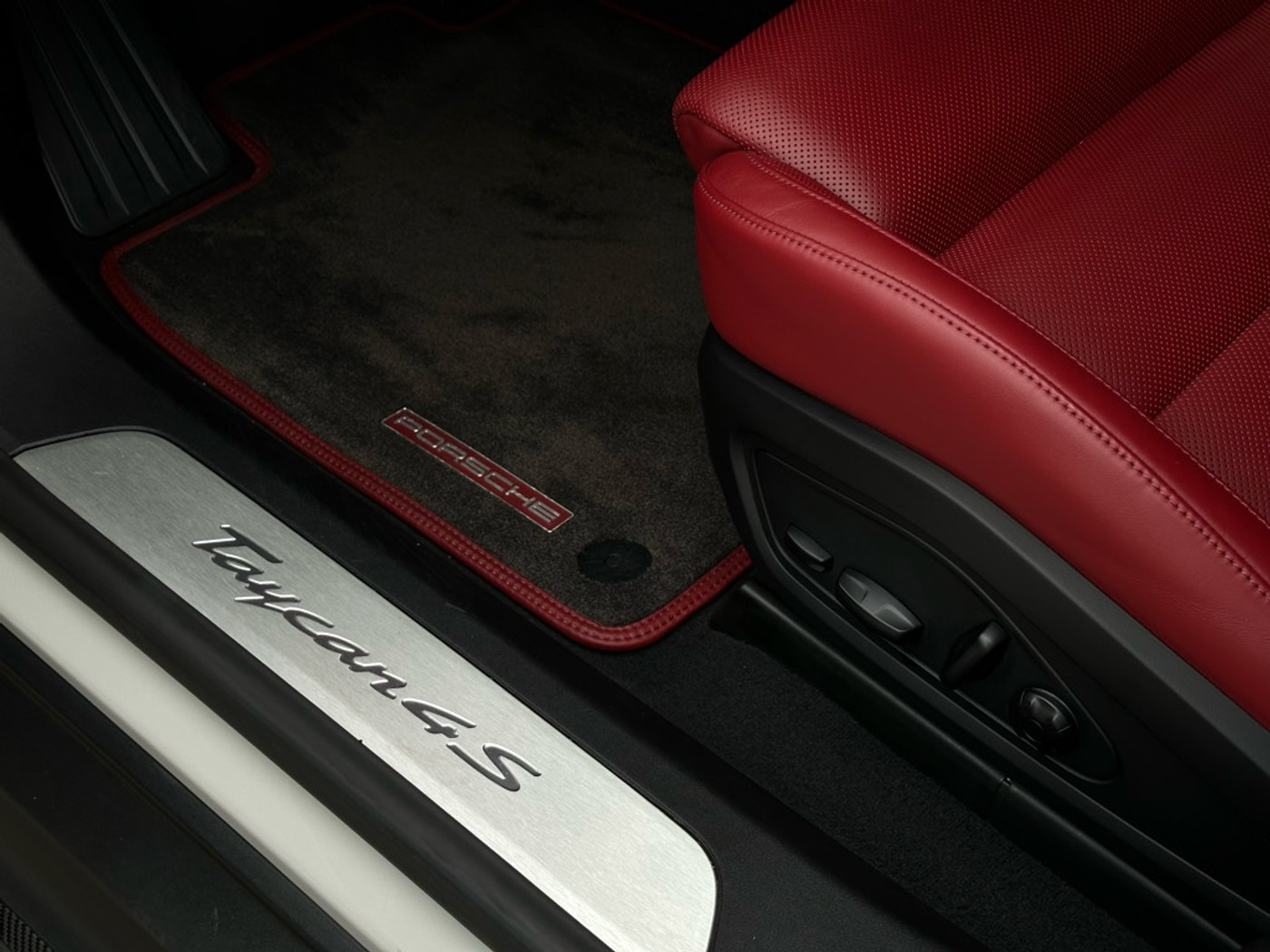 Foto van Porsche Taycan 4s
