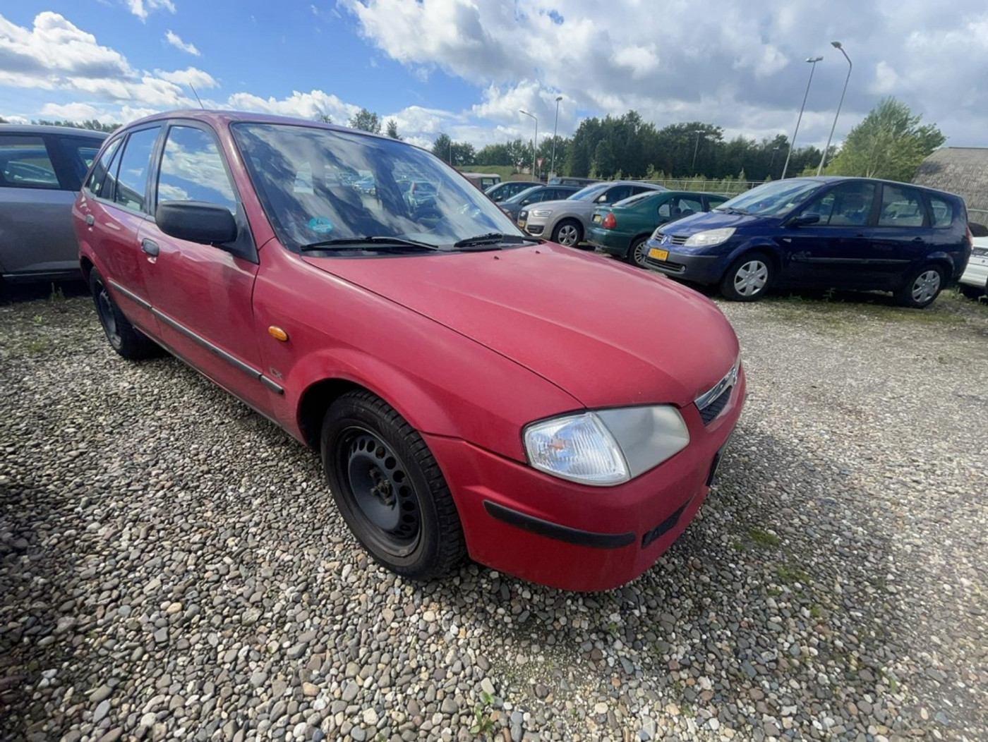 Mazda Mazda 323f verkocht !!!!!! 1998 - voorkant