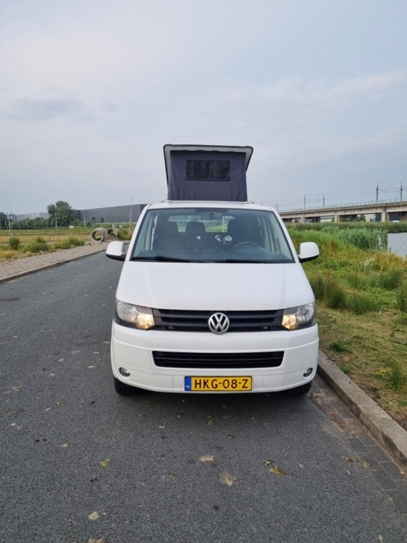 Volkswagen Transporter T5 GP 2.0 TDI 102PK CAMPER | AIRCO | ELEK PAKKET | 6 ZITS | NAP 2014 - voorkant