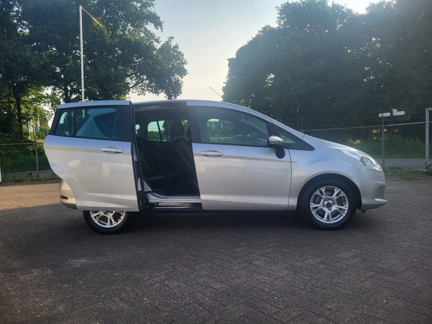 Foto van Ford B-max