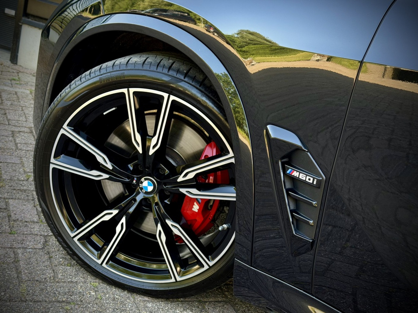 Foto van BMW X5 M60i xDrive