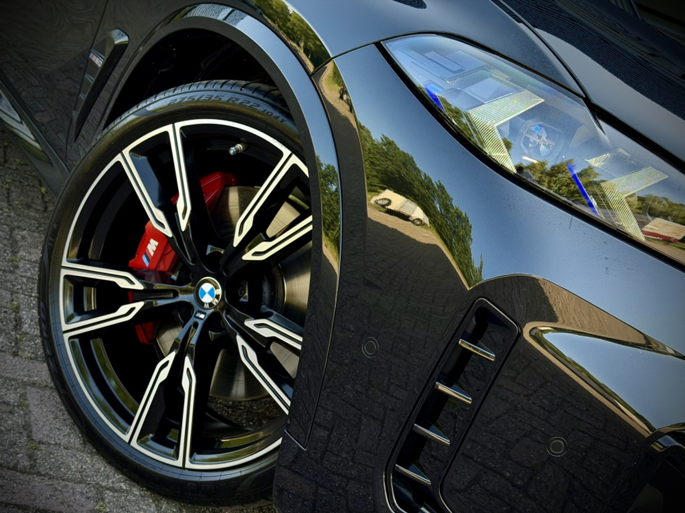 Foto van BMW X5 M60i xDrive