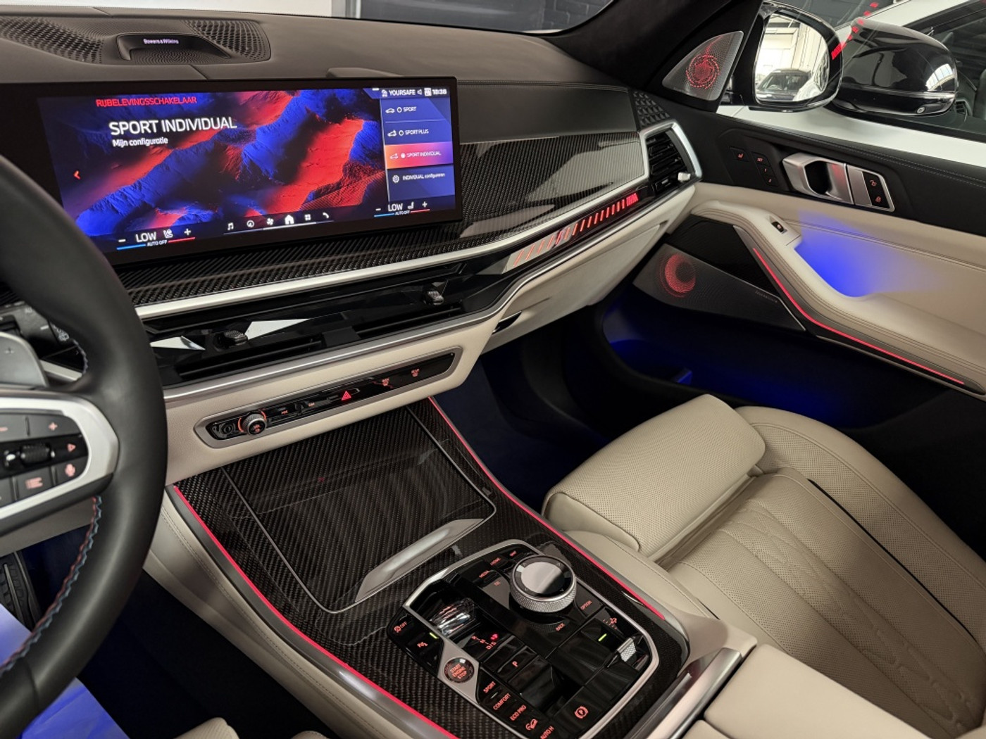 Foto van BMW X5 M60i xDrive