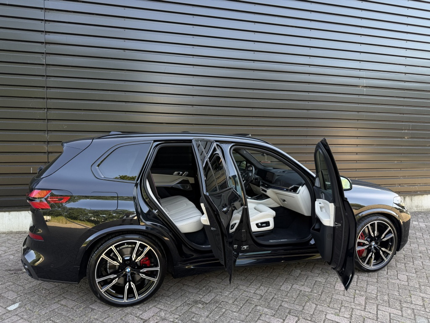 Foto van BMW X5 M60i xDrive