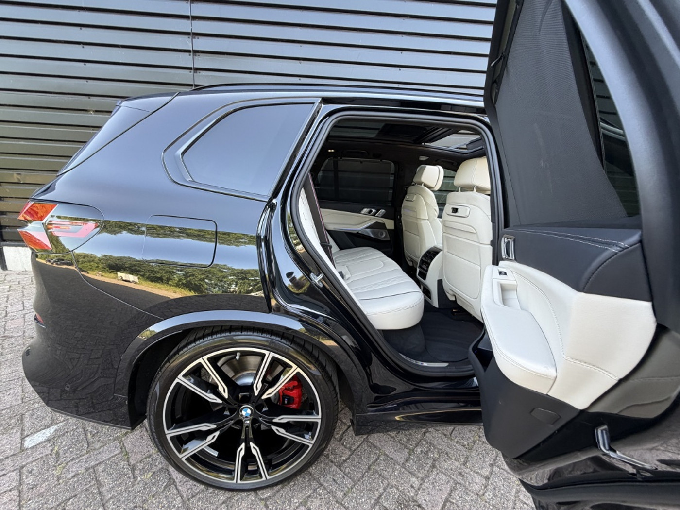 Foto van BMW X5 M60i xDrive