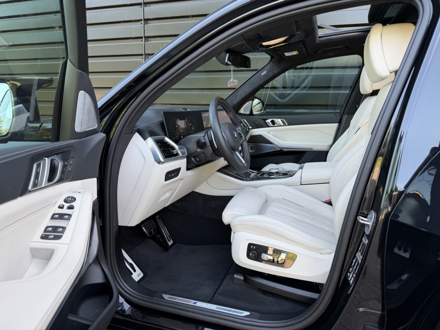 Foto van BMW X5 M60i xDrive