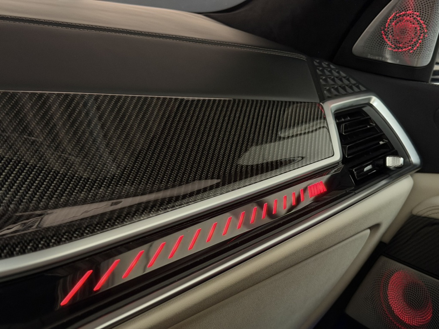 Foto van BMW X5 M60i xDrive
