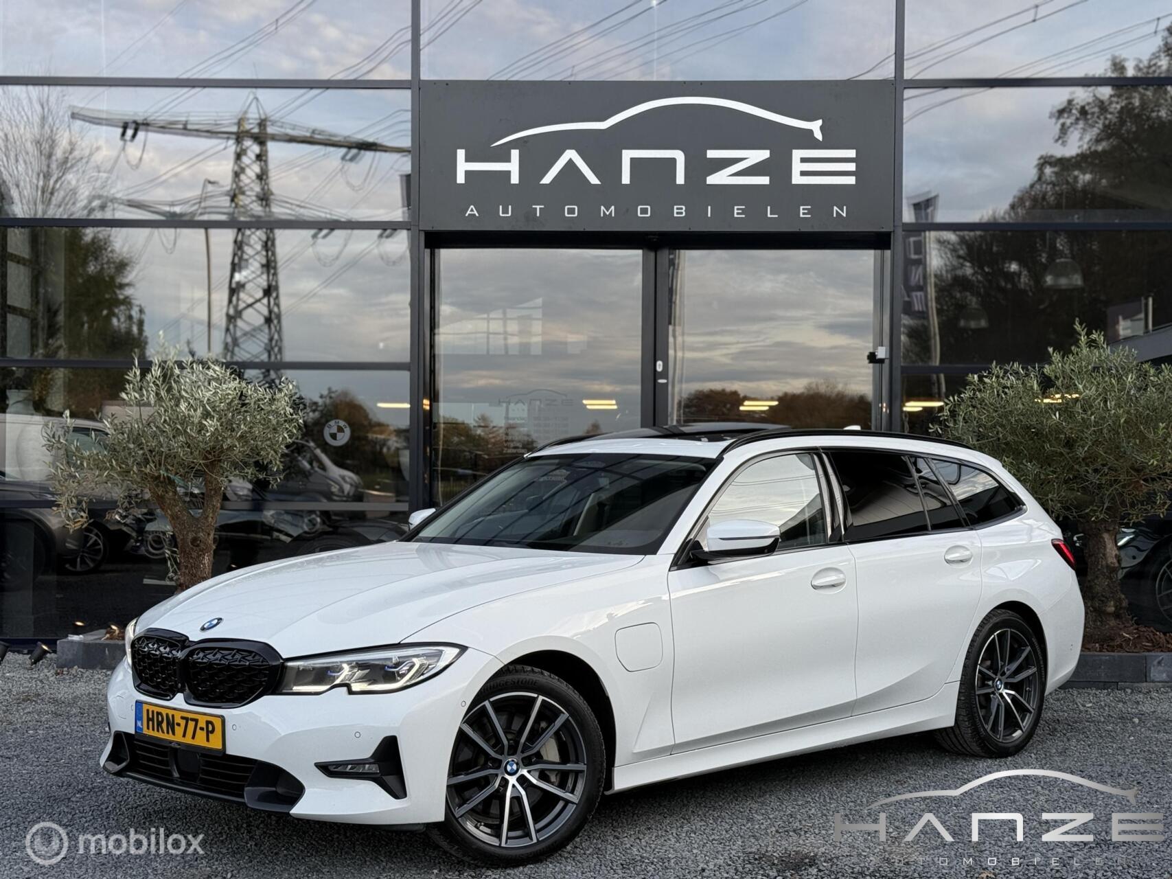 BMW 3-serie Touring 330e High Executive|Pano|Laser|HUD 2021 - voorkant