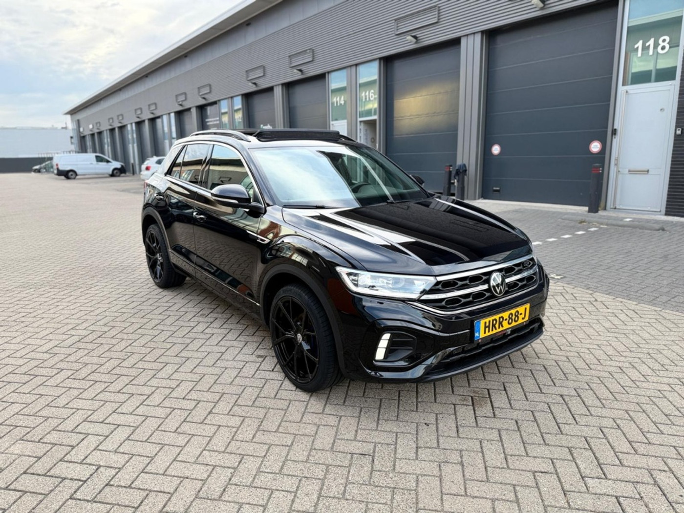 Volkswagen T-roc 1.5 TSI Life Business 3x R-line|Pano|Navi|Trekhaak|Dsg|Garantie|Full 2023 - voorkant