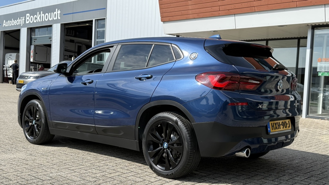 Foto van BMW X2 Xdrive25e