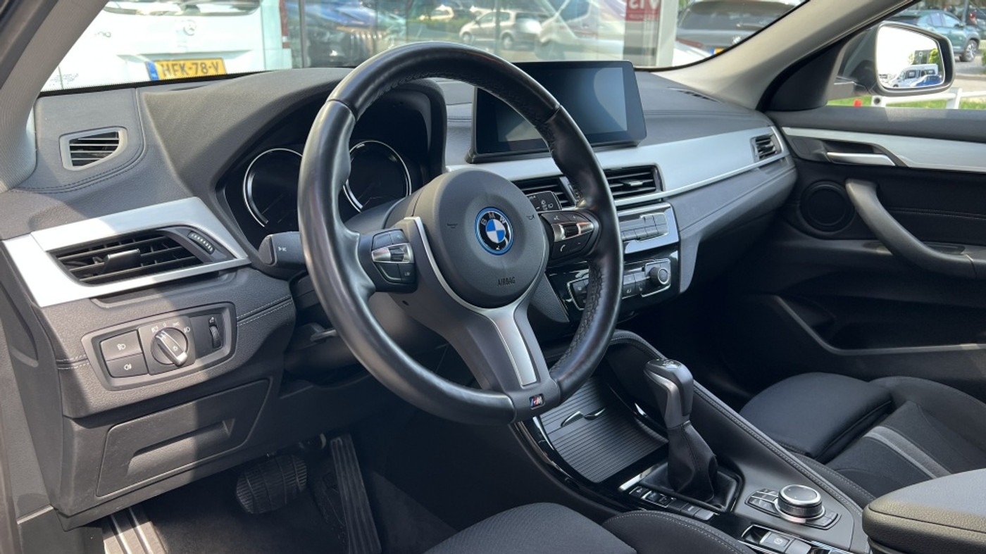 Foto van BMW X2 Xdrive25e