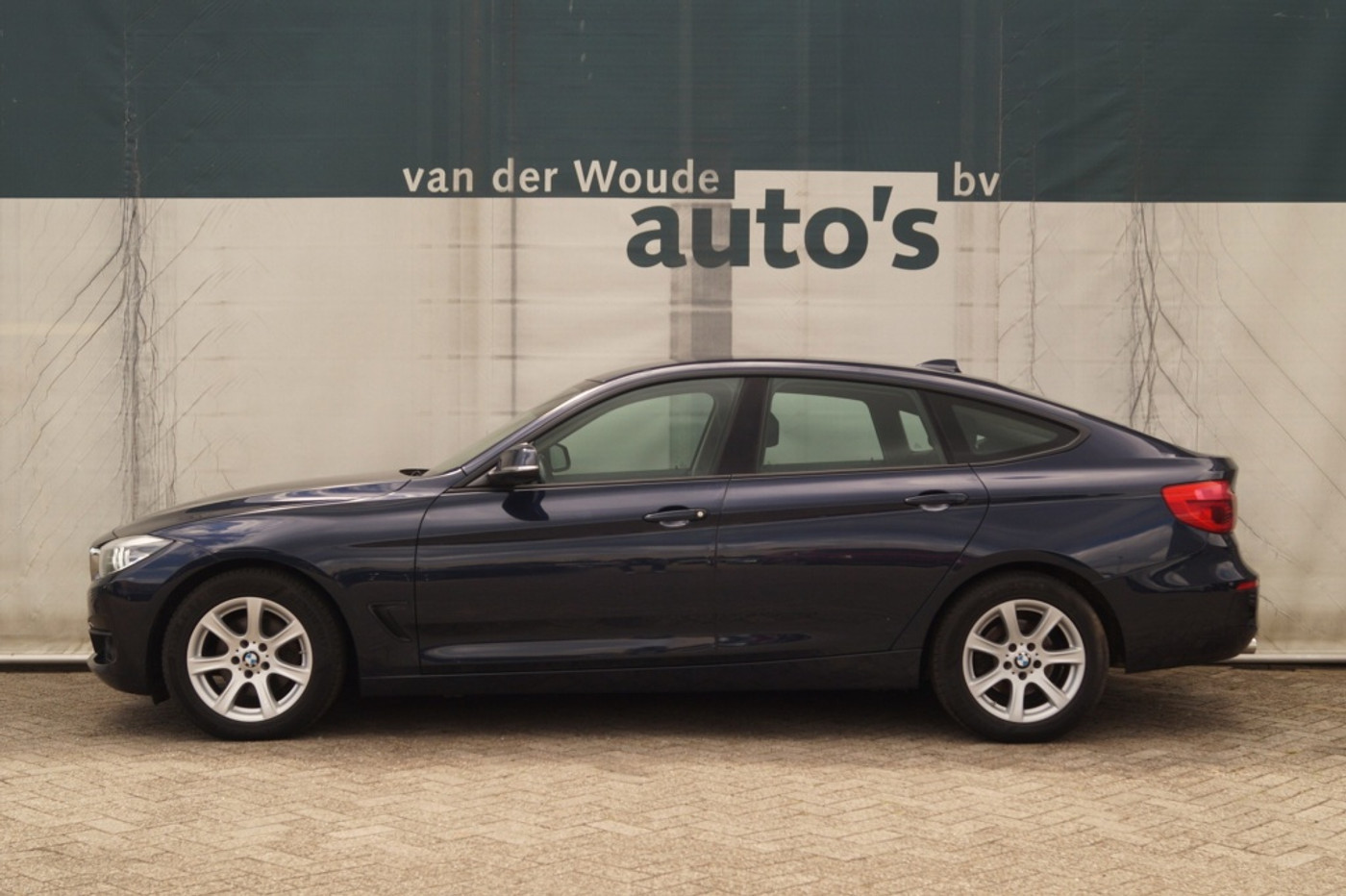 BMW 320d 320d 190pk Executive -LEER-NAVI-LED-ECC-PDC- 2017 - voorkant