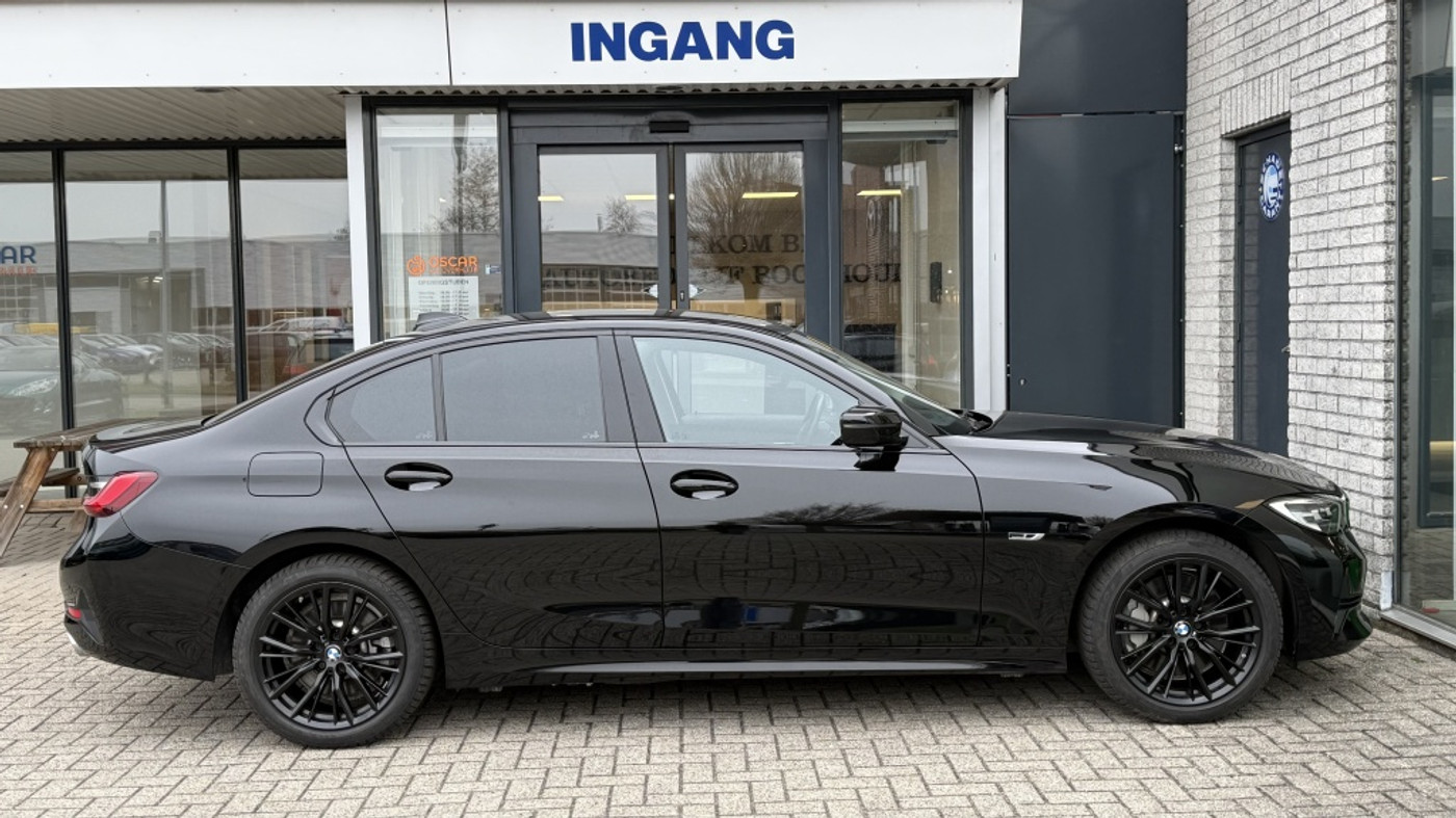 Foto van BMW 330e xDrive