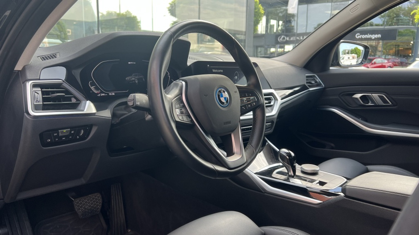 Foto van BMW 330e xDrive