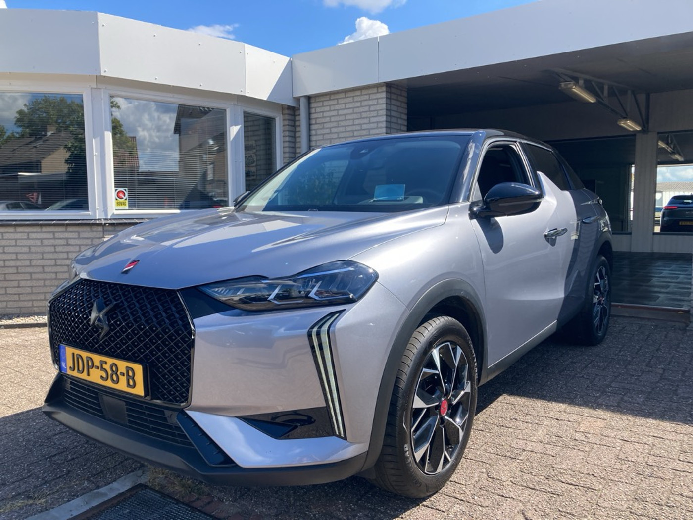 DS 3 1.2 PureTech Rivoli 2023 - voorkant