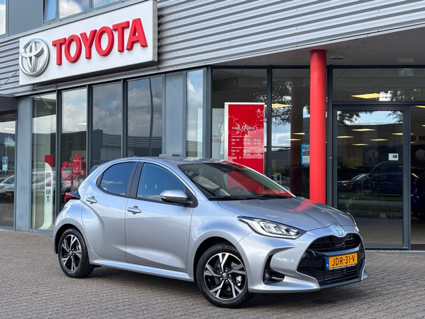 Toyota Toyota Yaris 1.5 Hyb. 115 Dynam | Automaat | Carplay | A. camera | LMV | clim 2025 - voorkant