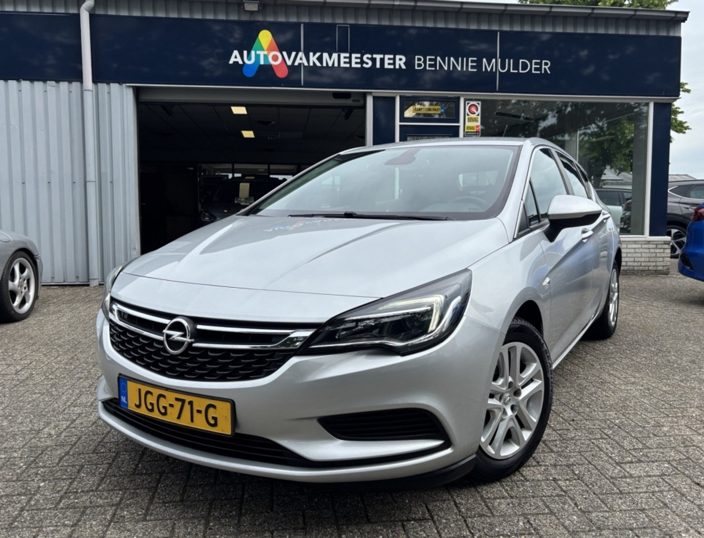 Opel Astra 1.6 CDTI 120 Ed. AIRCO / CRUISE CONTR. / NAVI 2019 - voorkant