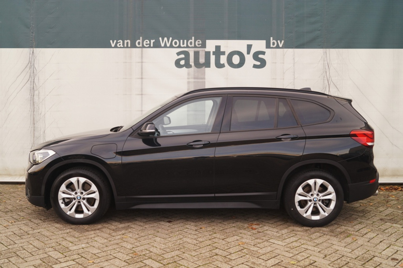 BMW X1 Xdrive25e xDrive25e Executive -NAVI-ECC-HUD-CAM-PDC- 2020 - voorkant