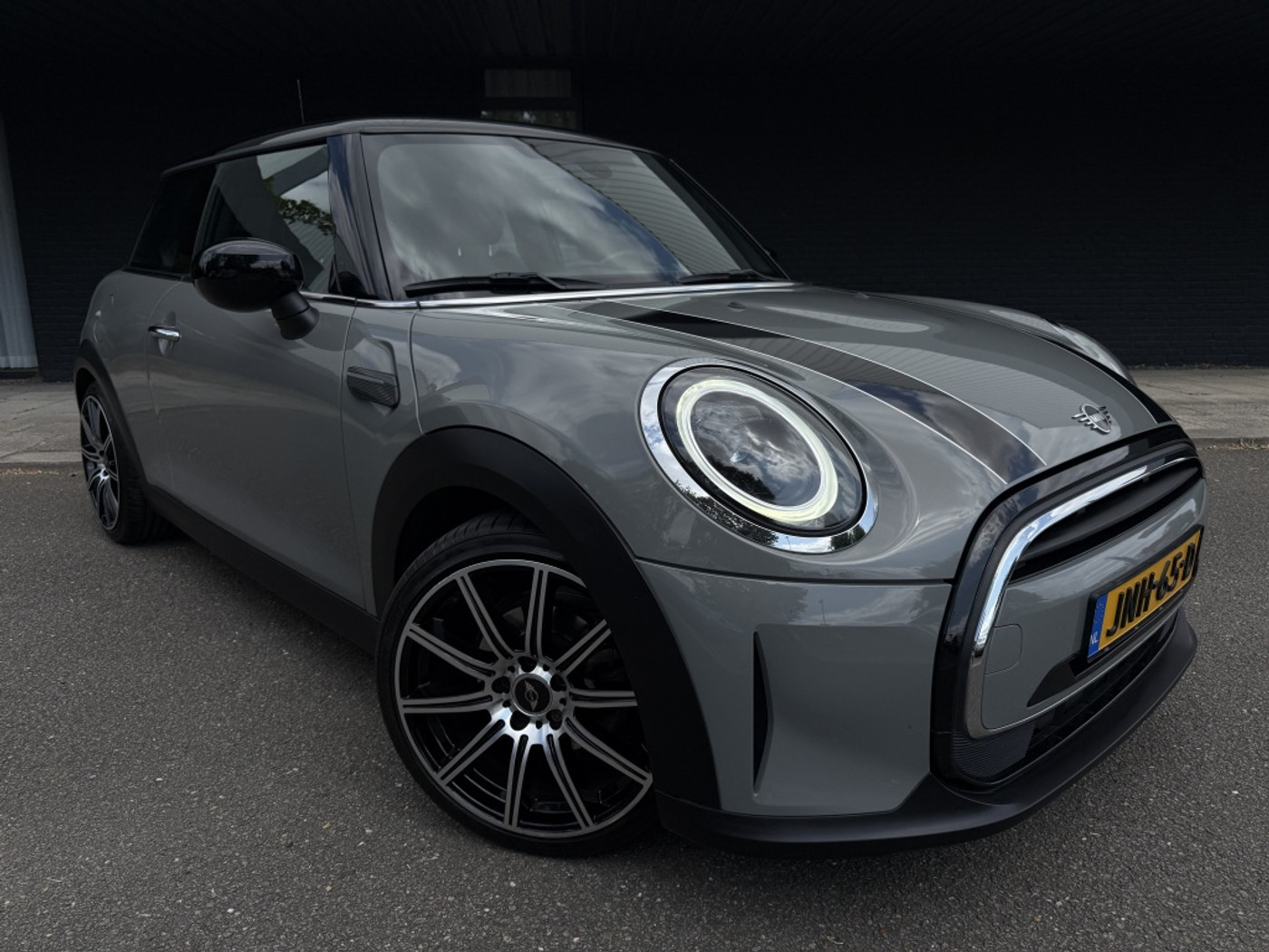 Mini Cooper 1.5 Cooper Business editie - Facelift - Automaat - Half leder - 2021 - voorkant