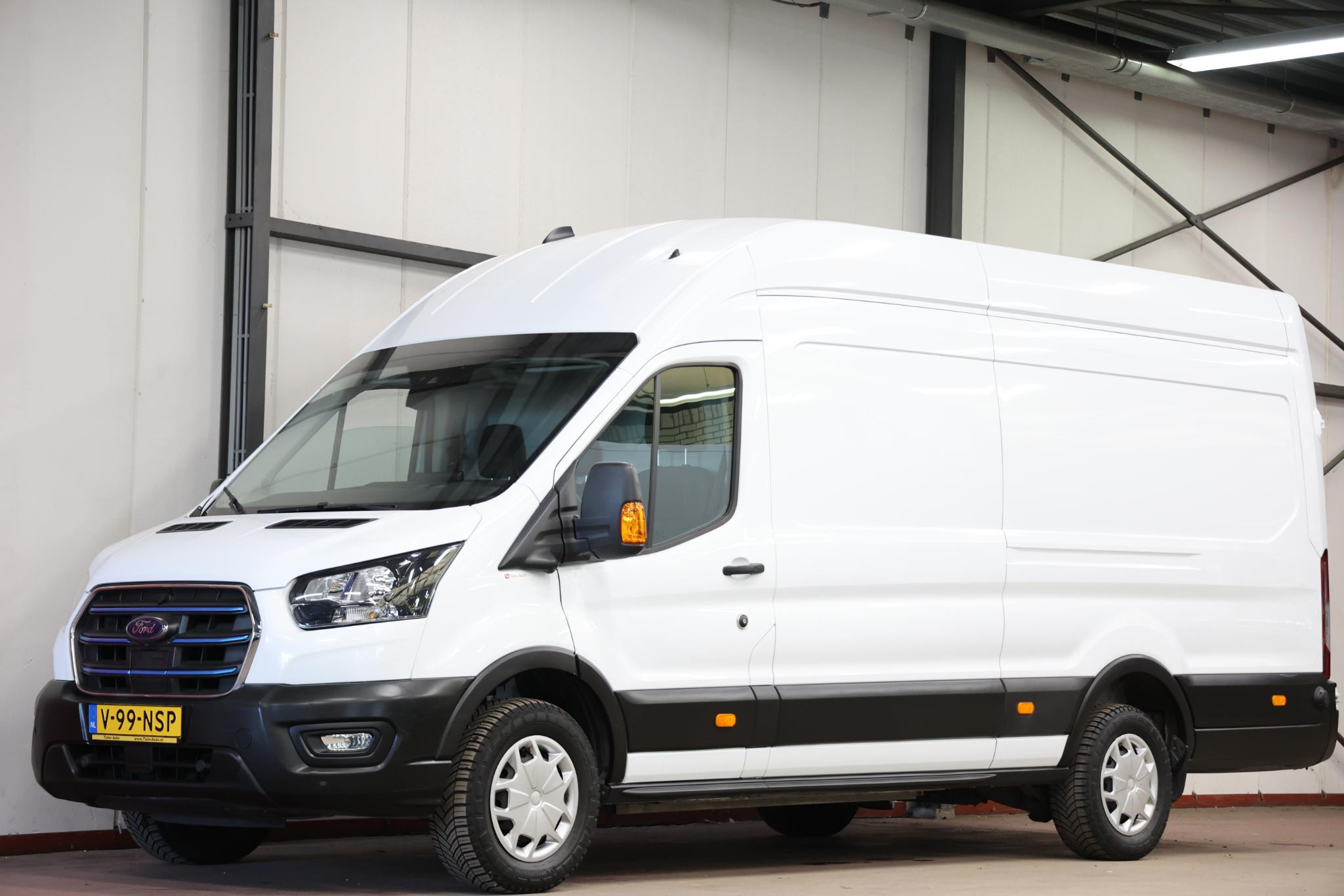 Ford Transit 350 L4H3 Trend 68 kWh 2023 - voorkant