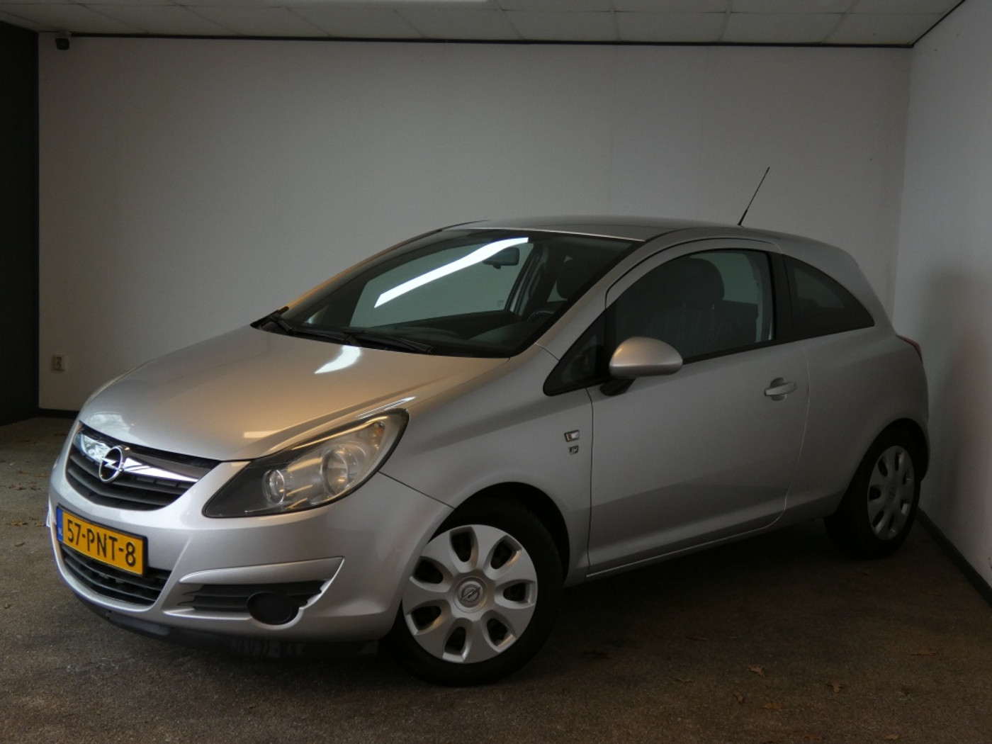 Opel Corsa 1.3 CDTi EcoF.S 111 2011 - voorkant