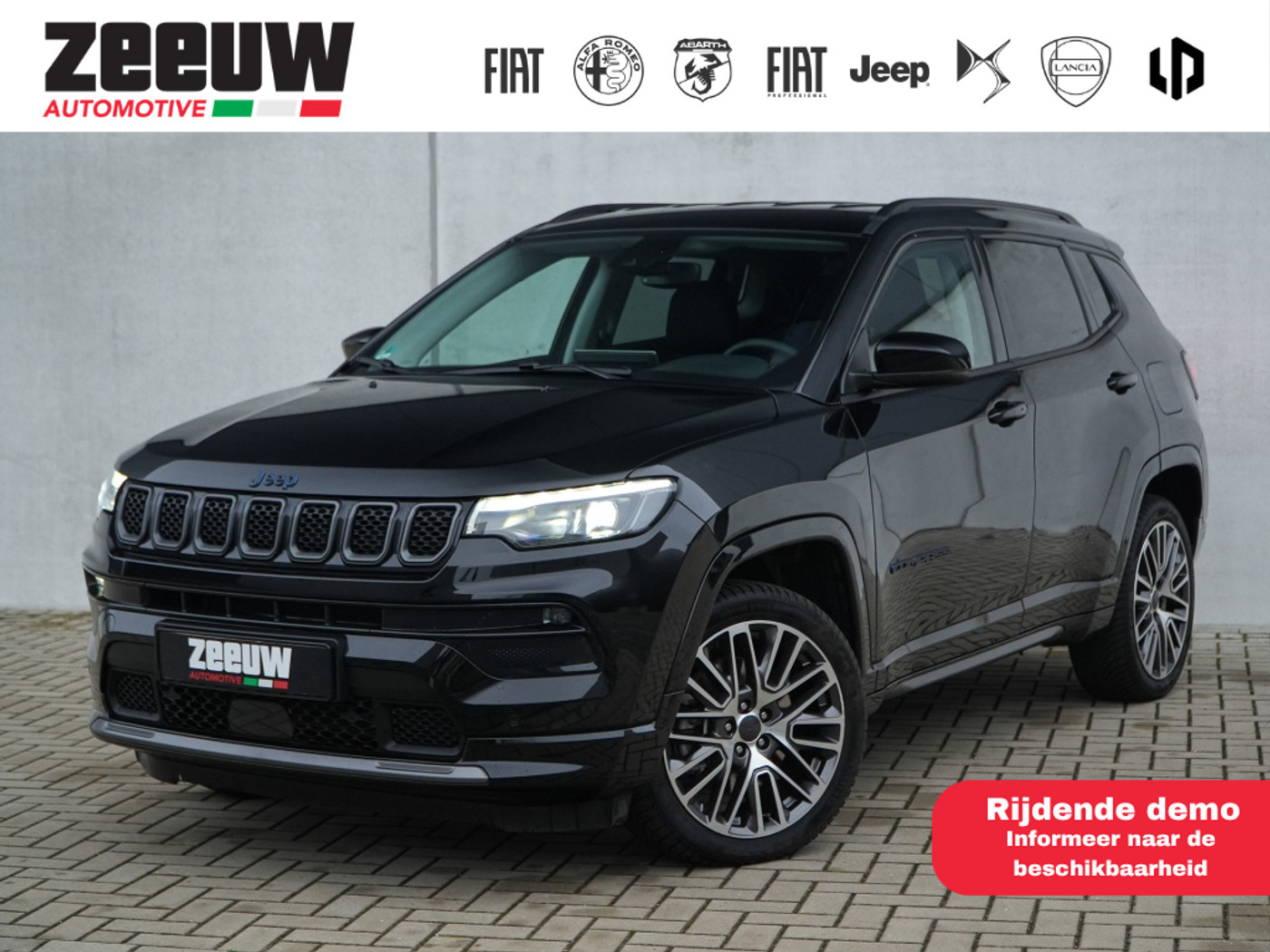 Jeep Compass 4xe 240 PK Hybrid Summit | Leder | Winter | Navi | Premium | 19" 2025 - voorkant
