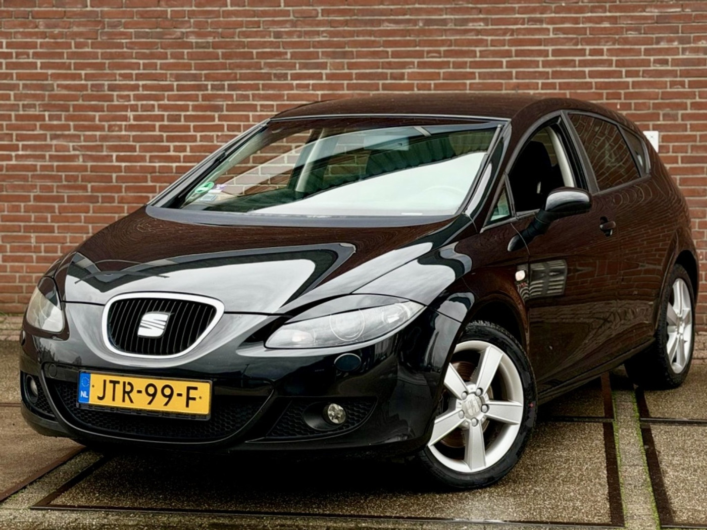 Seat Leon 2.0 TFSI Sport-up |AIRCO |STUURBKR |NIEUWE APK 2005 - voorkant