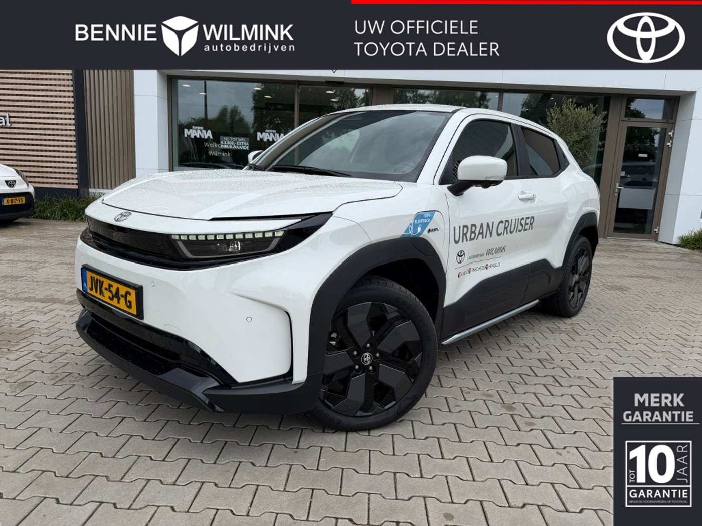 Toyota Urban Cruiser Executive 61 kWh | Pano | JBL | PDC v/a | Stoel/stuurverwarm. | 2026 - voorkant