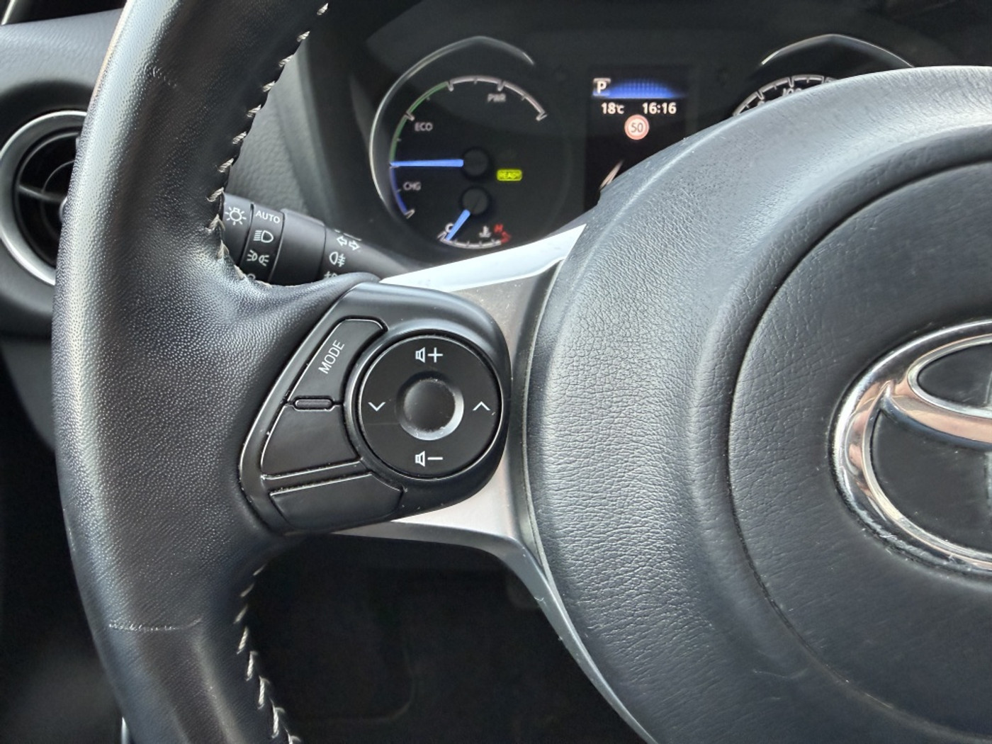 Foto van Toyota Toyota Yaris Hybrid