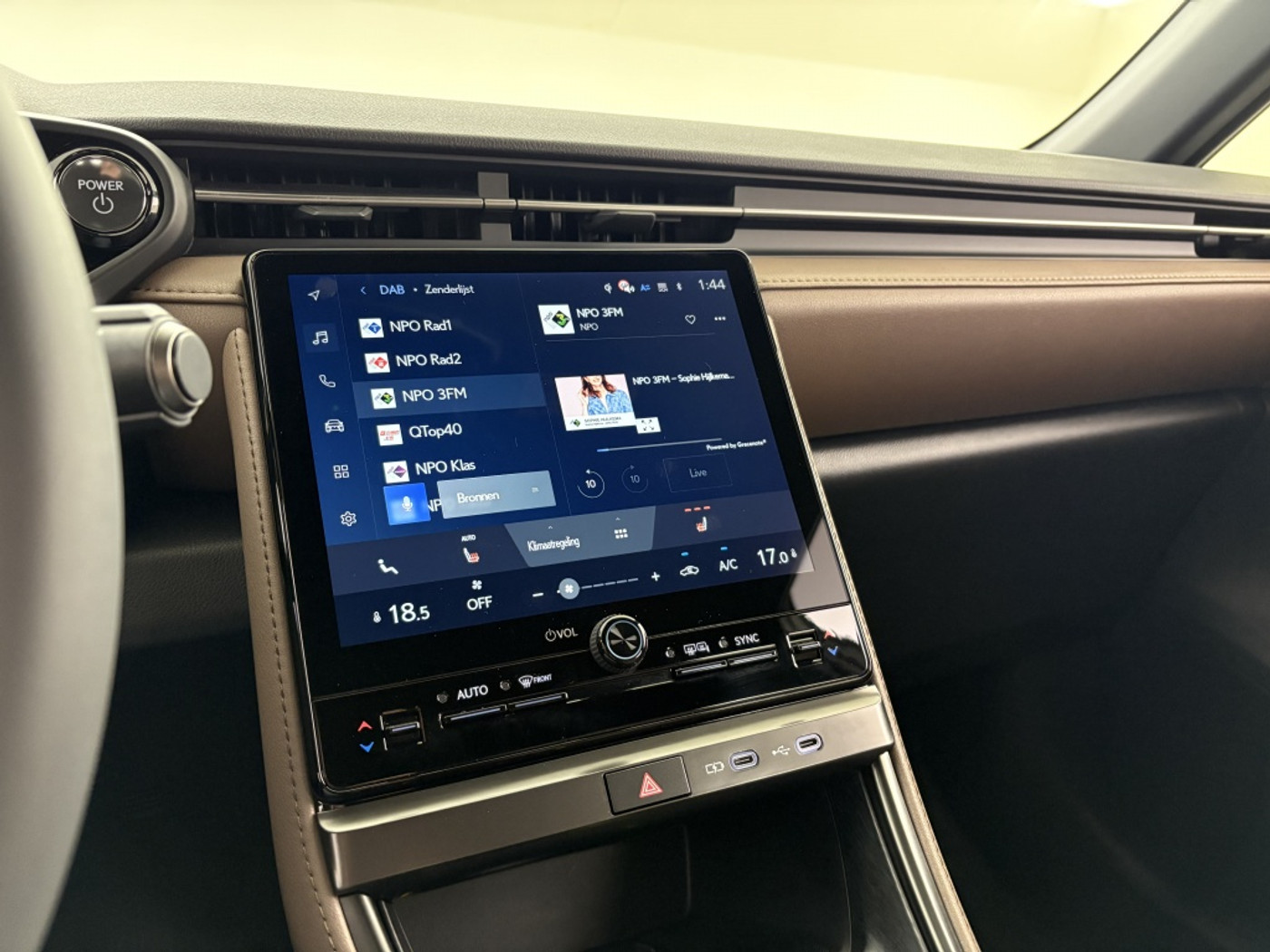 Foto van Lexus LBX