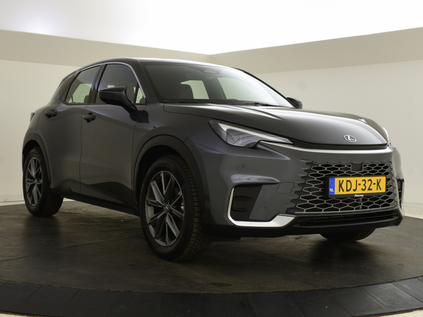 Foto van Lexus LBX