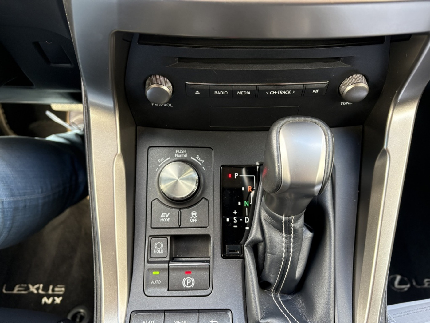 Foto van Lexus Lexus Nx300h