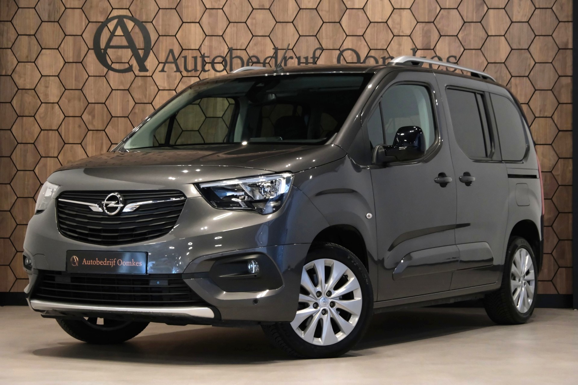 Opel Combo Tour 1.2 Turbo L1H1 Edition 2021 - voorkant