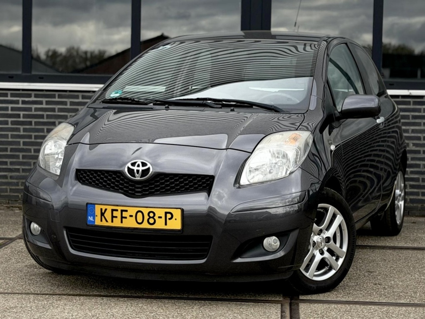 Toyota Toyota Yaris 1.3 VVTi Aspiration |Airco |Stuurbkr |Nieuwe APK 2010 - voorkant