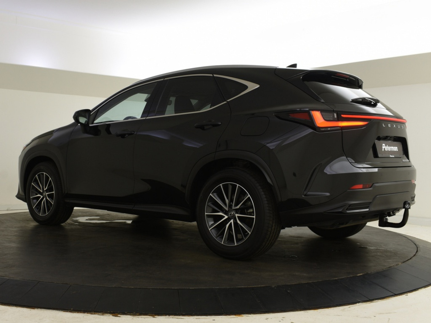 Foto van Lexus Lexus Nx450h+