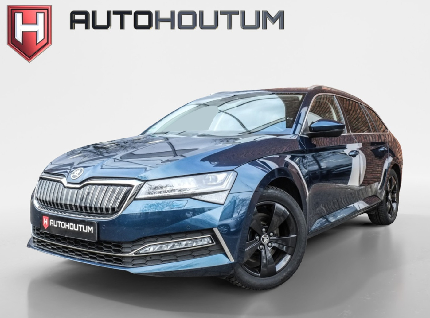 Skoda Superb Combi iV | Panoramadak | Trekhaak | Leder | Camera 2022 - voorkant