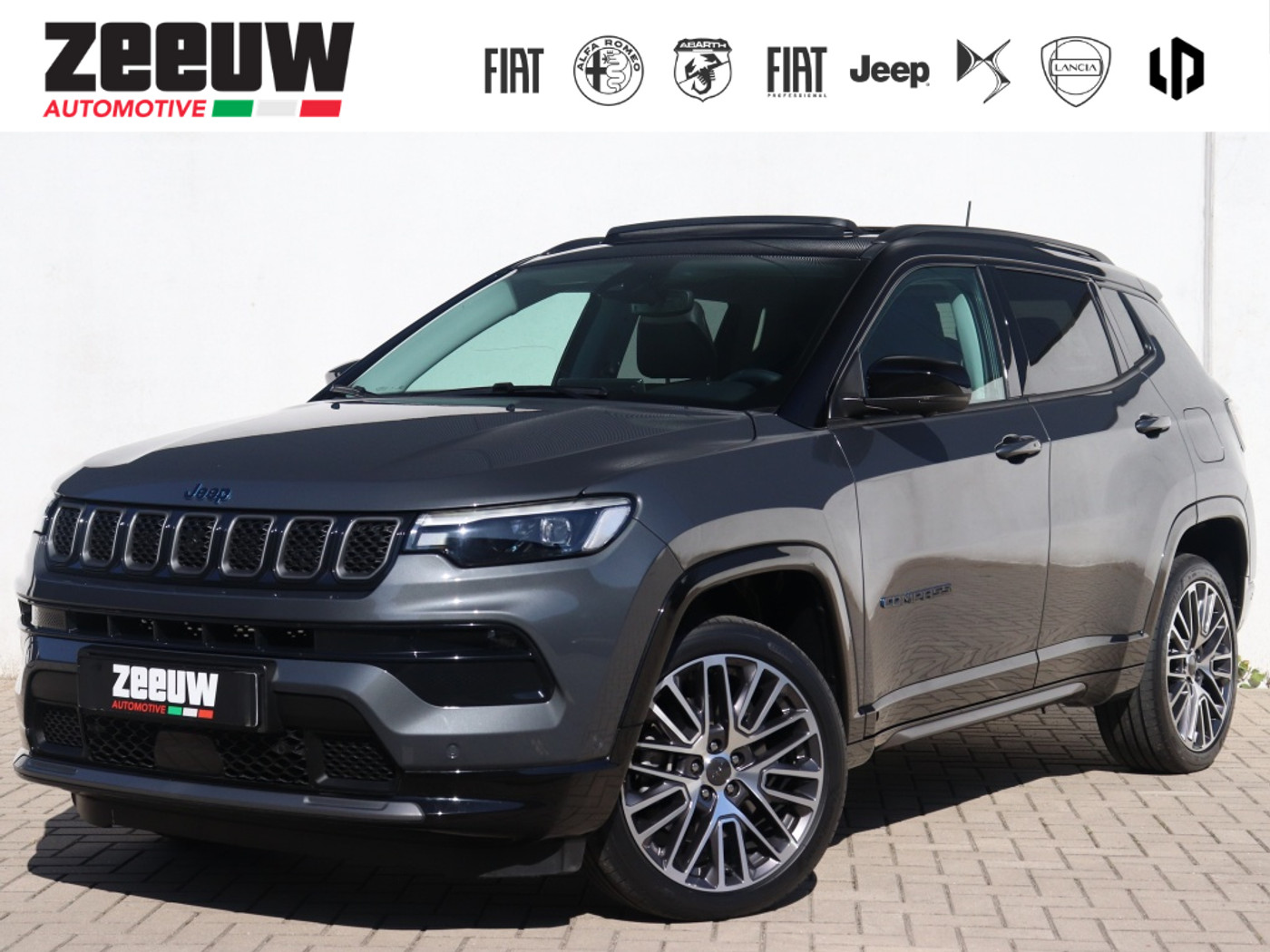 Jeep Compass 4xe 240 PK Hybrid Summit | Pano | Safety | 360cam | 19" 2024 - voorkant