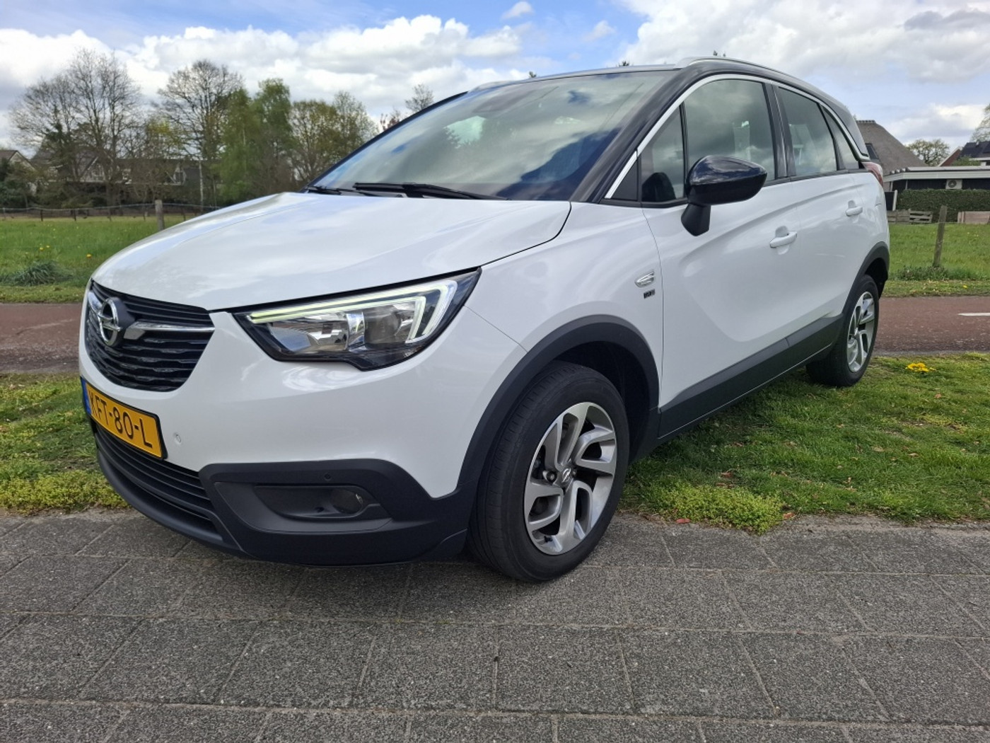 Opel Crossland X 1.2 T. 120 J. Ed. 2019 - voorkant