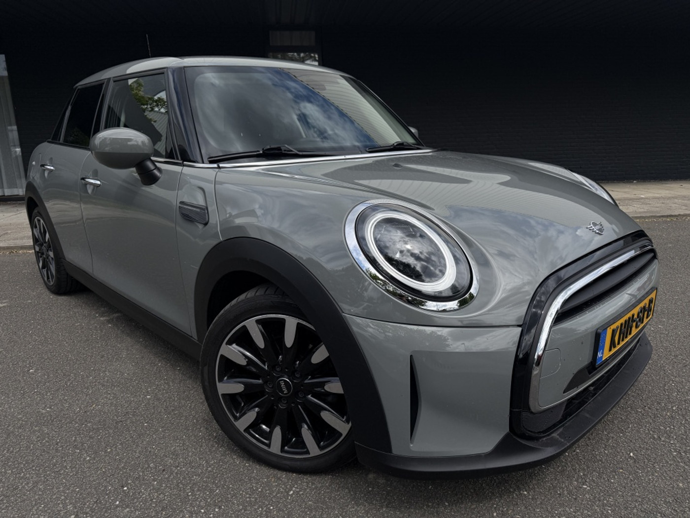 Mini Cooper 1.5 Cooper Business Editie - Facelift - Dealeronderhouden - 2022 - voorkant