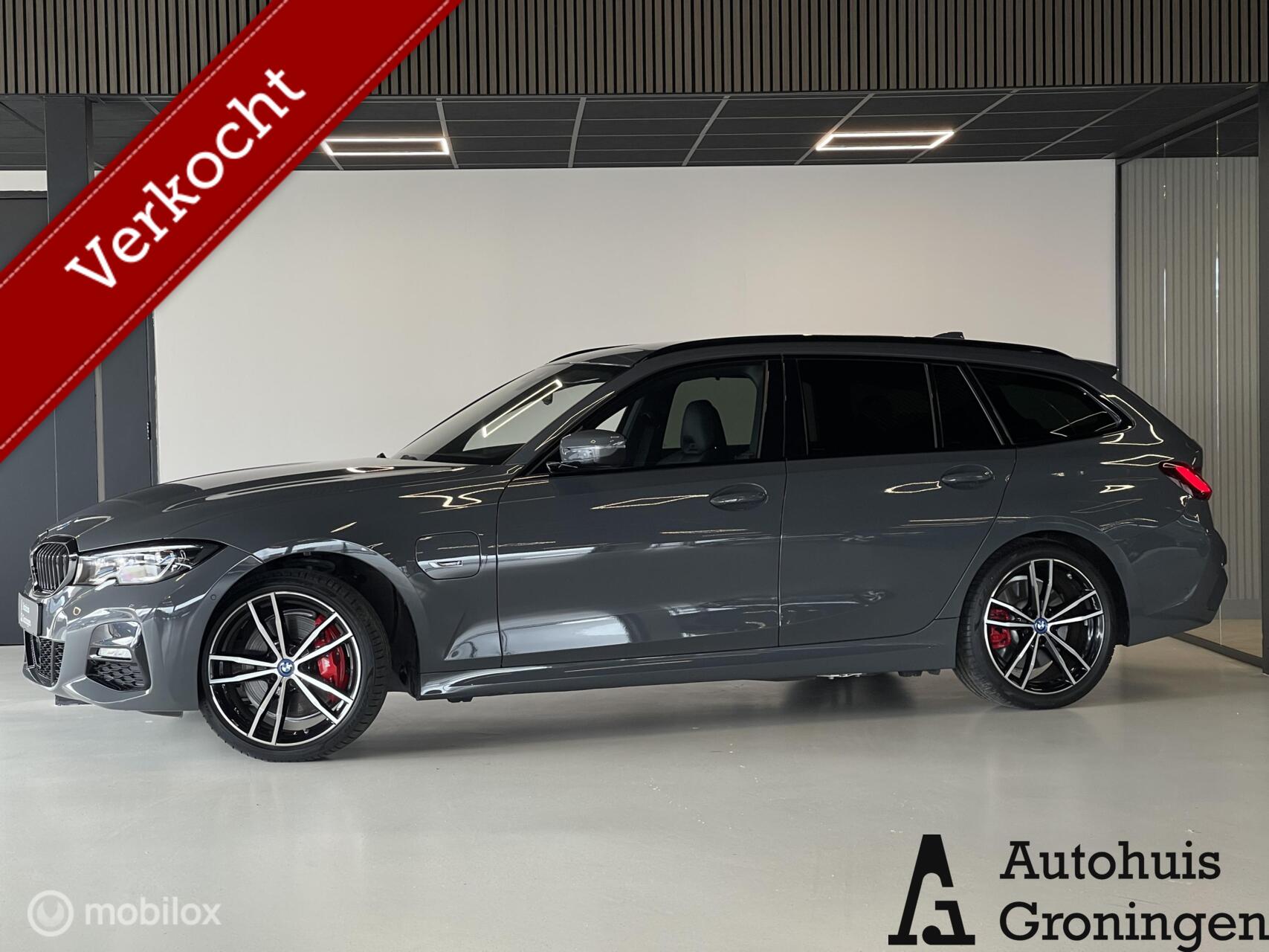 BMW 3-serie Touring 330e xDrive High Executive 2022 - voorkant