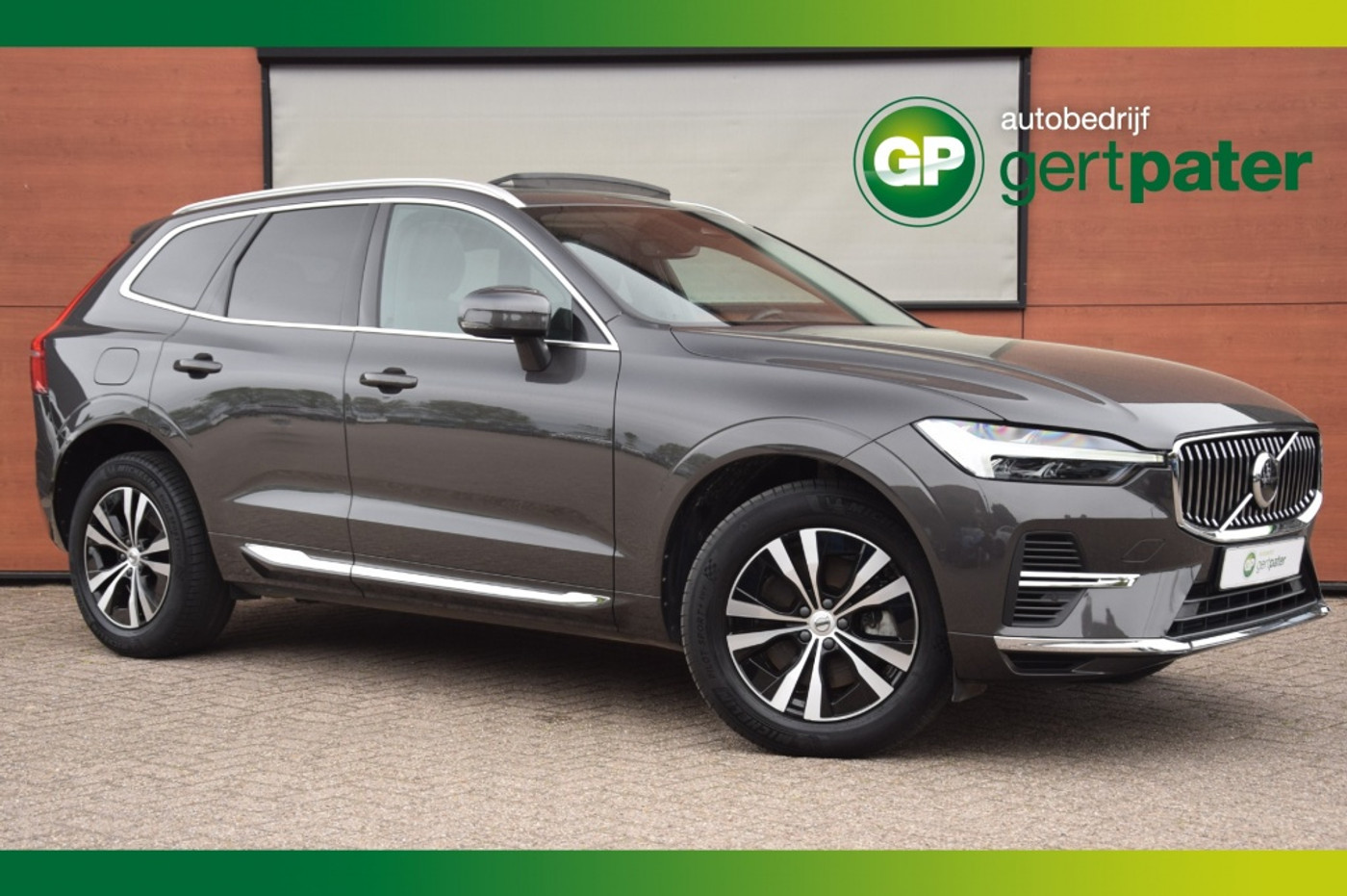 Volvo Xc60 T6 Plug-in Hybrid 350PK Essential Bright Long Range SOH99%/Pano/ 2023 - voorkant