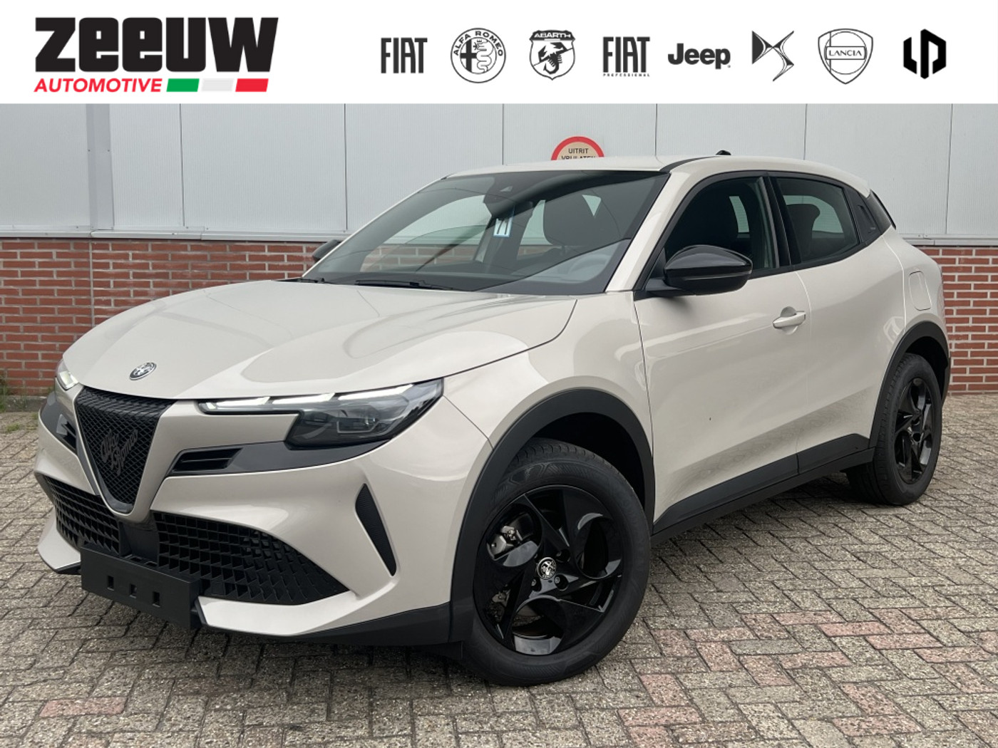 Alfa Romeo Alfa Romeo Junior 1.2 Turbo 136 PK Ibrida | Carplay | Cruise | LED | Clima | 17" 2025 - voorkant