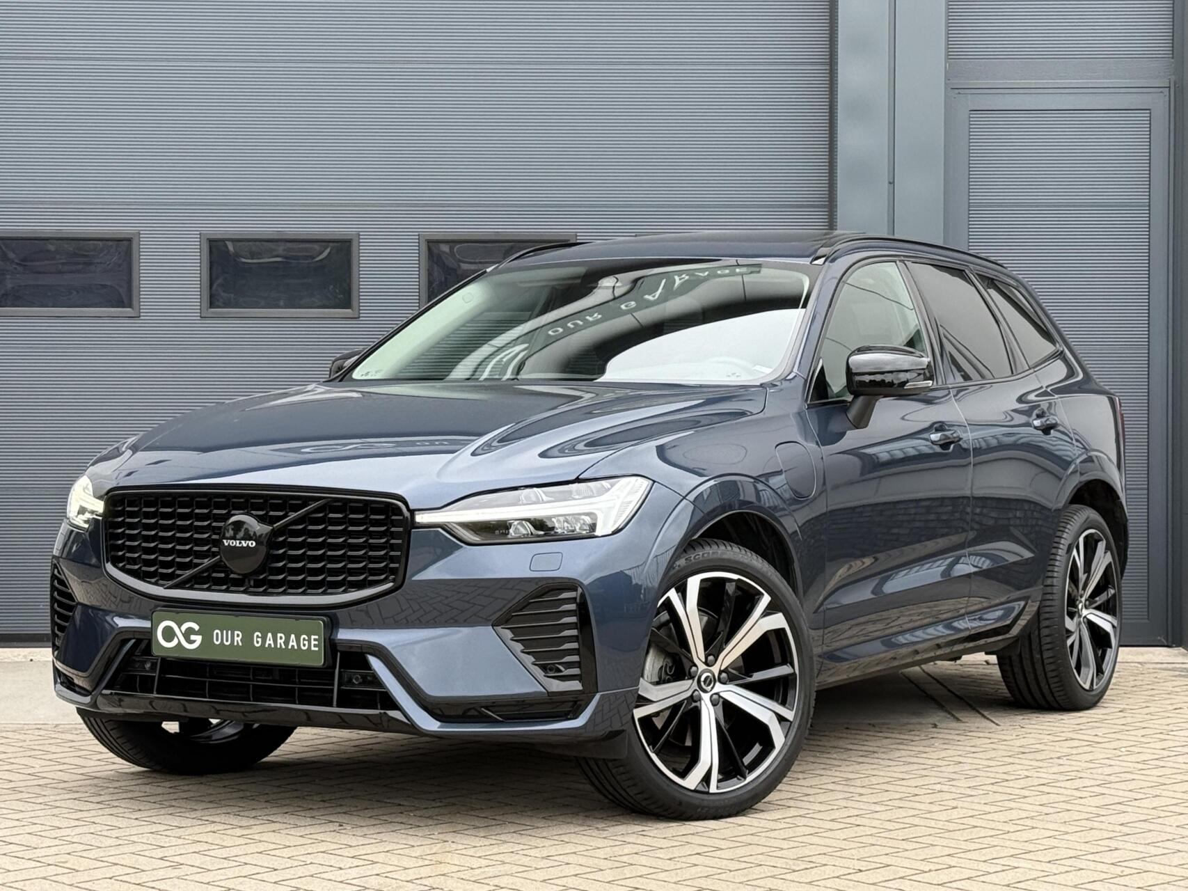 Volvo Xc60 T6 Plug-in AWD Plus Dark|BLIS|Pano|H&K|HeadUp|21" 2023 - voorkant