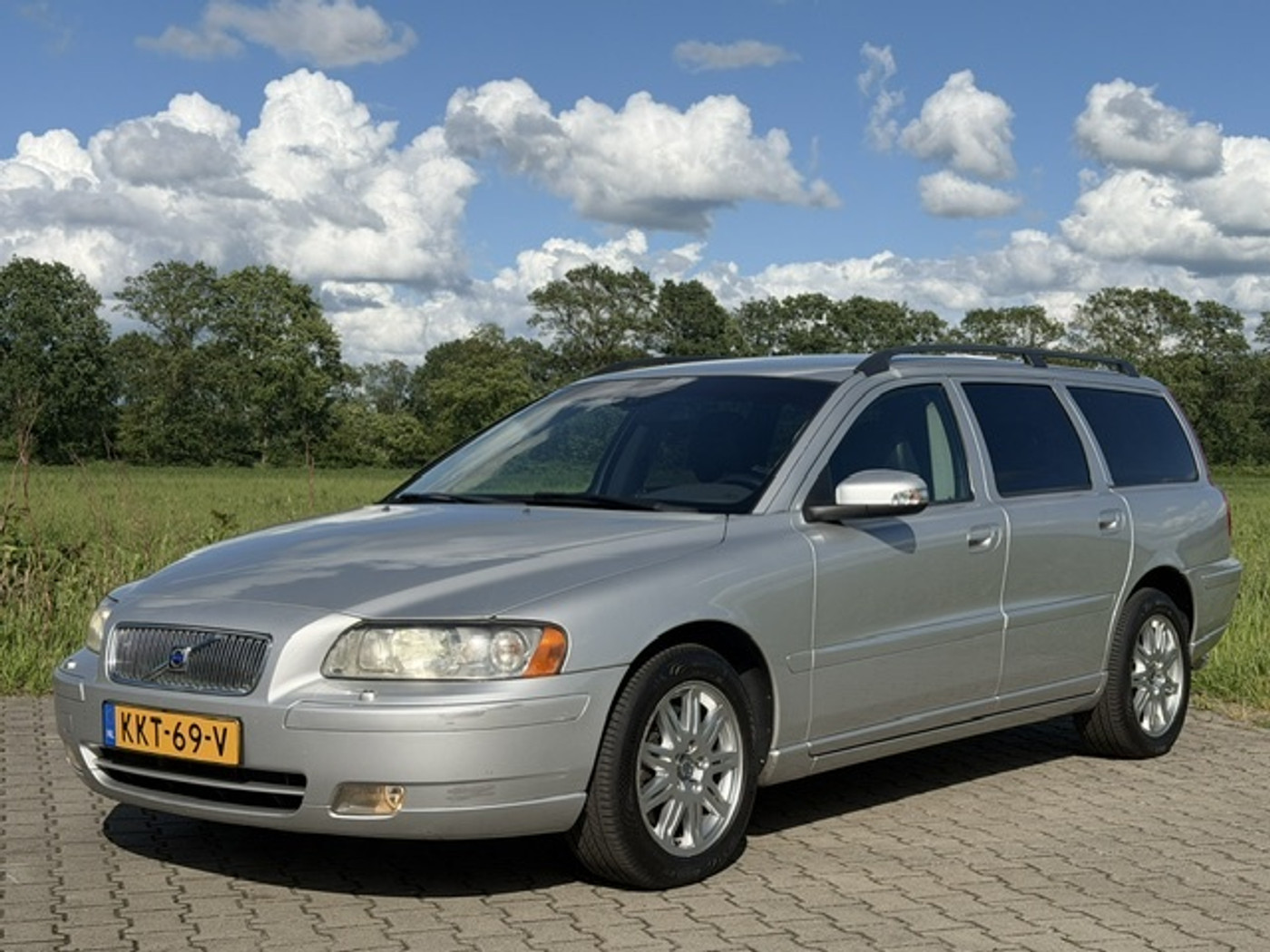 Volvo V70 V70 2.0T AUT 180PK TURBO 5 CIL 2007 270DKM VERKOCHT 2007 - voorkant