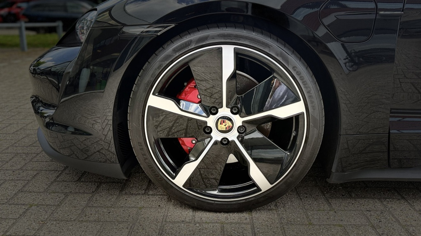 Foto van Porsche Taycan 4s